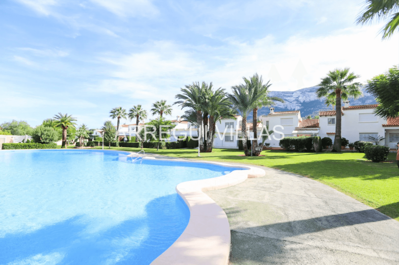 Chalet pareado en venta en Dénia - El Cortijo