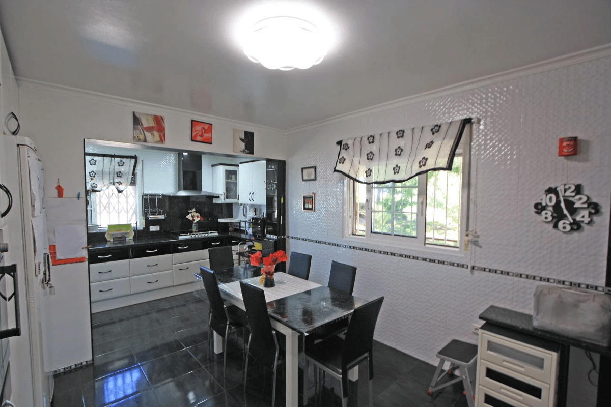 Finca-Villa de 11.310m² a 400 m de la playa