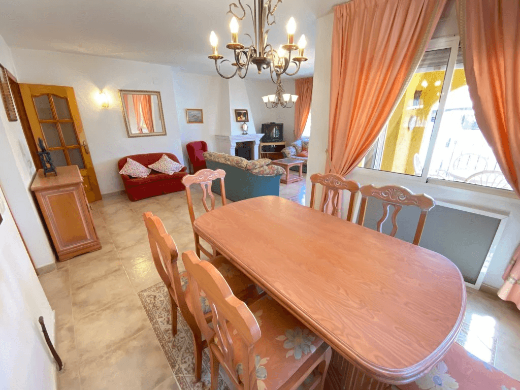 Se vende bonito chalet en el Montgo