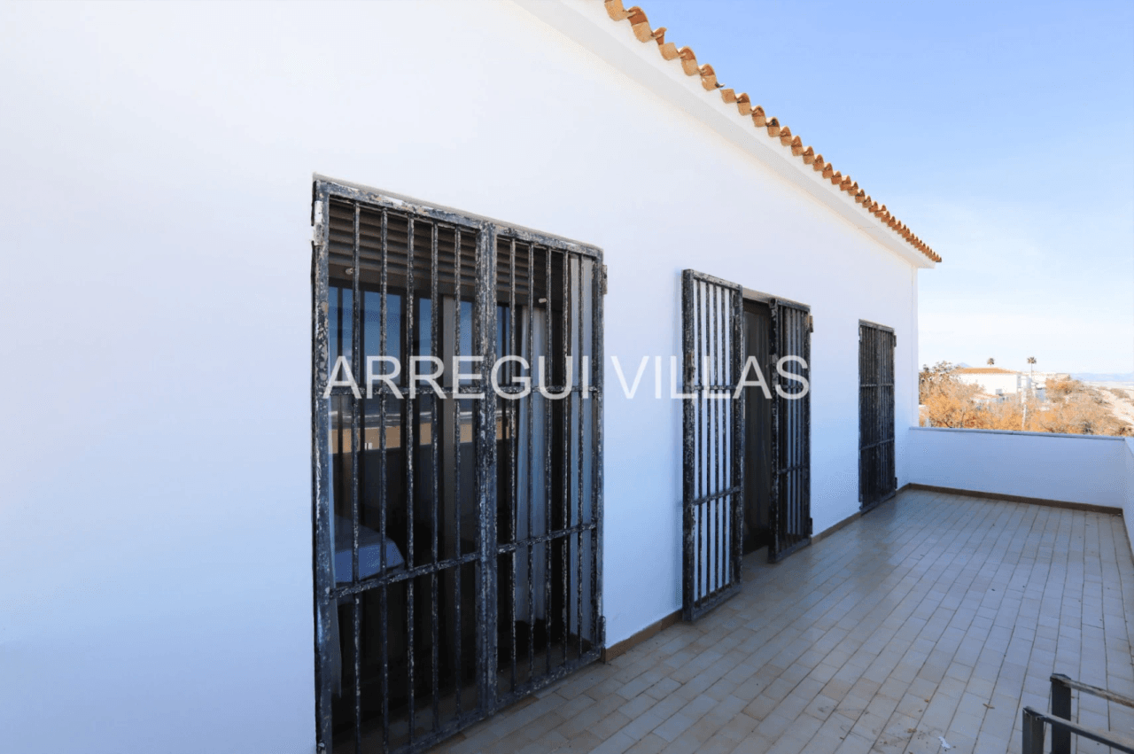 Chalet en venta en primera línea de playa - Las Marinas