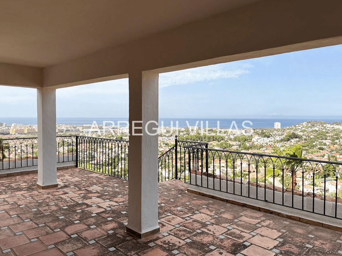 Impresionante villa con vistas en Dénia