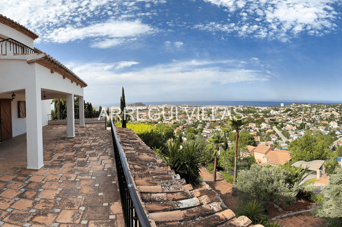 Impresionante villa con vistas en Dénia