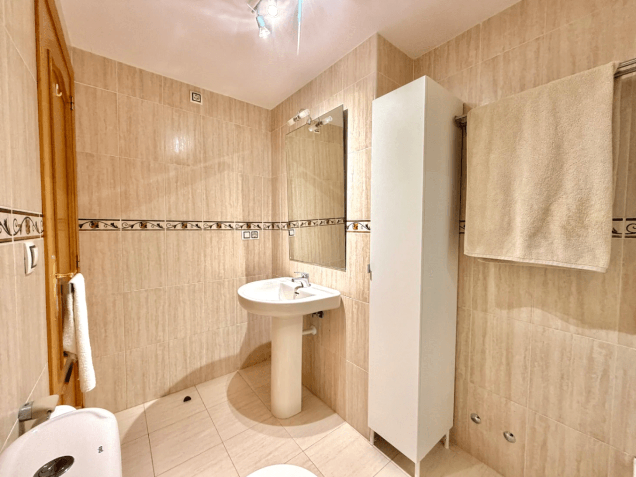 Apartamento de 3 dormitorios con piscina, garaje y trastero