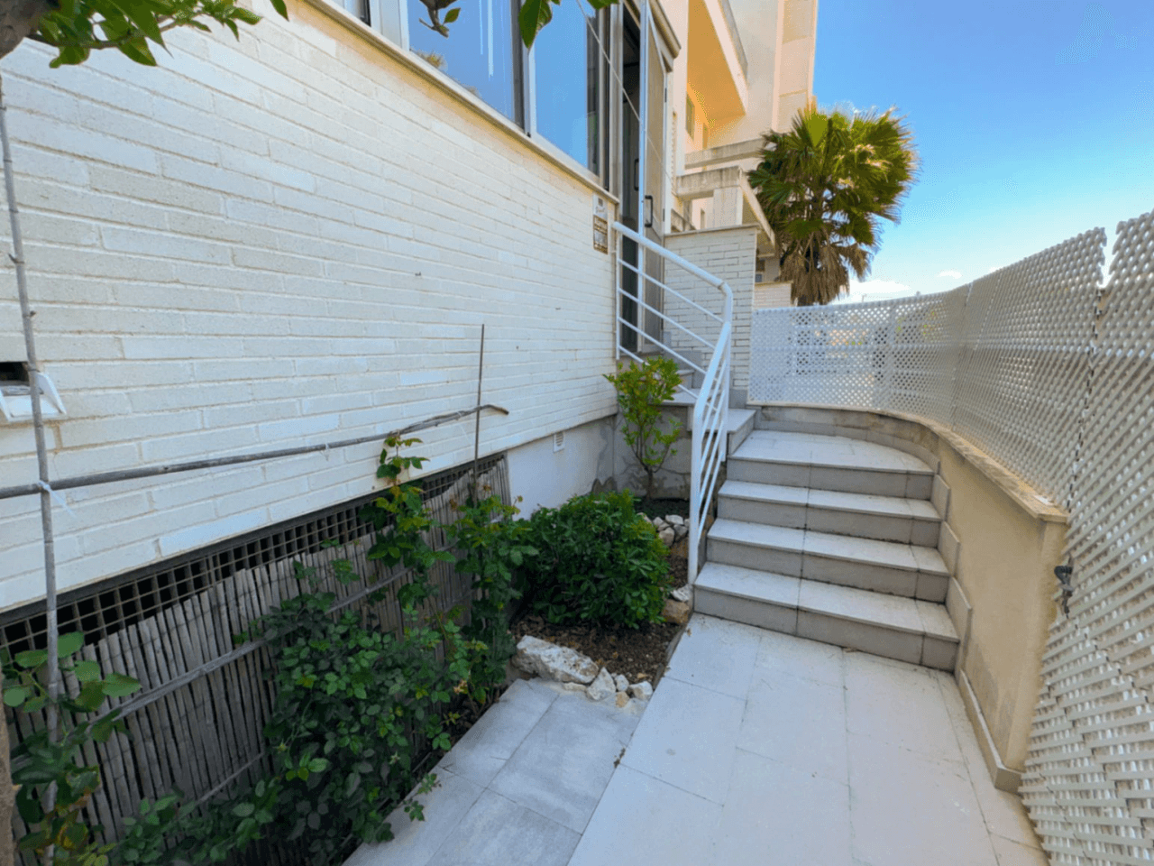 Tu refugio junto al mar: Apartamento en planta baja a un paso de la playa y del centro de Dénia.