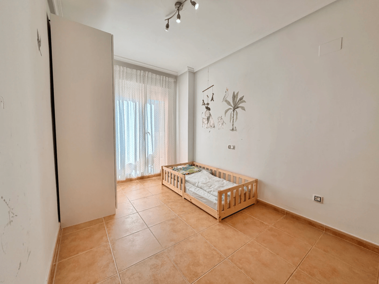 Apartamento de 3 dormitorios con piscina, garaje y trastero