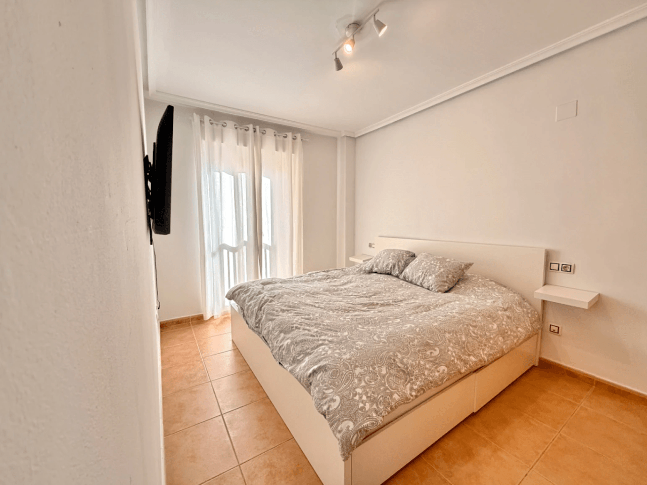 Apartamento de 3 dormitorios con piscina, garaje y trastero