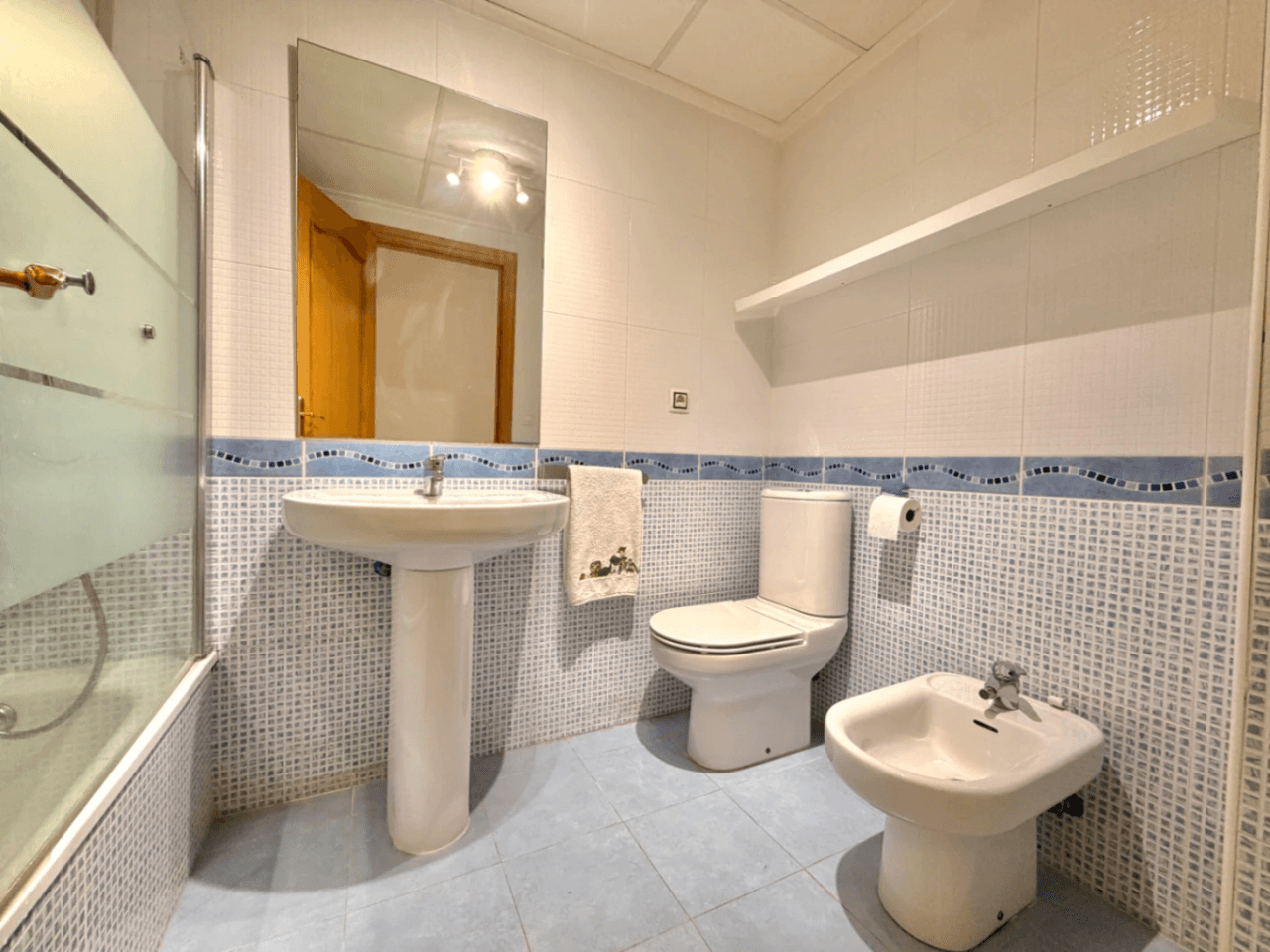 Apartamento de 3 dormitorios con piscina, garaje y trastero