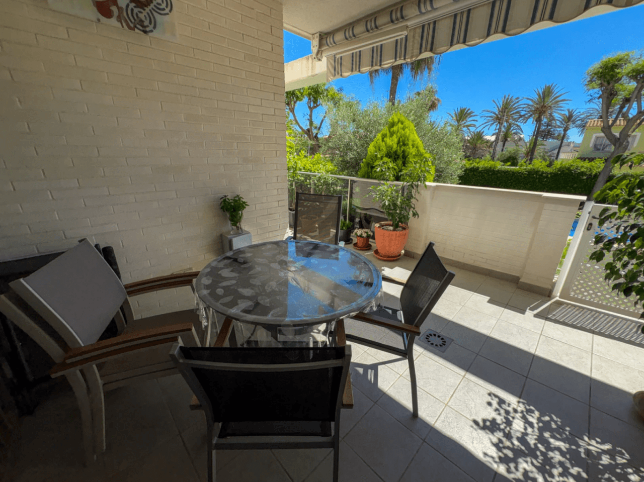 Tu refugio junto al mar: Apartamento en planta baja a un paso de la playa y del centro de Dénia.