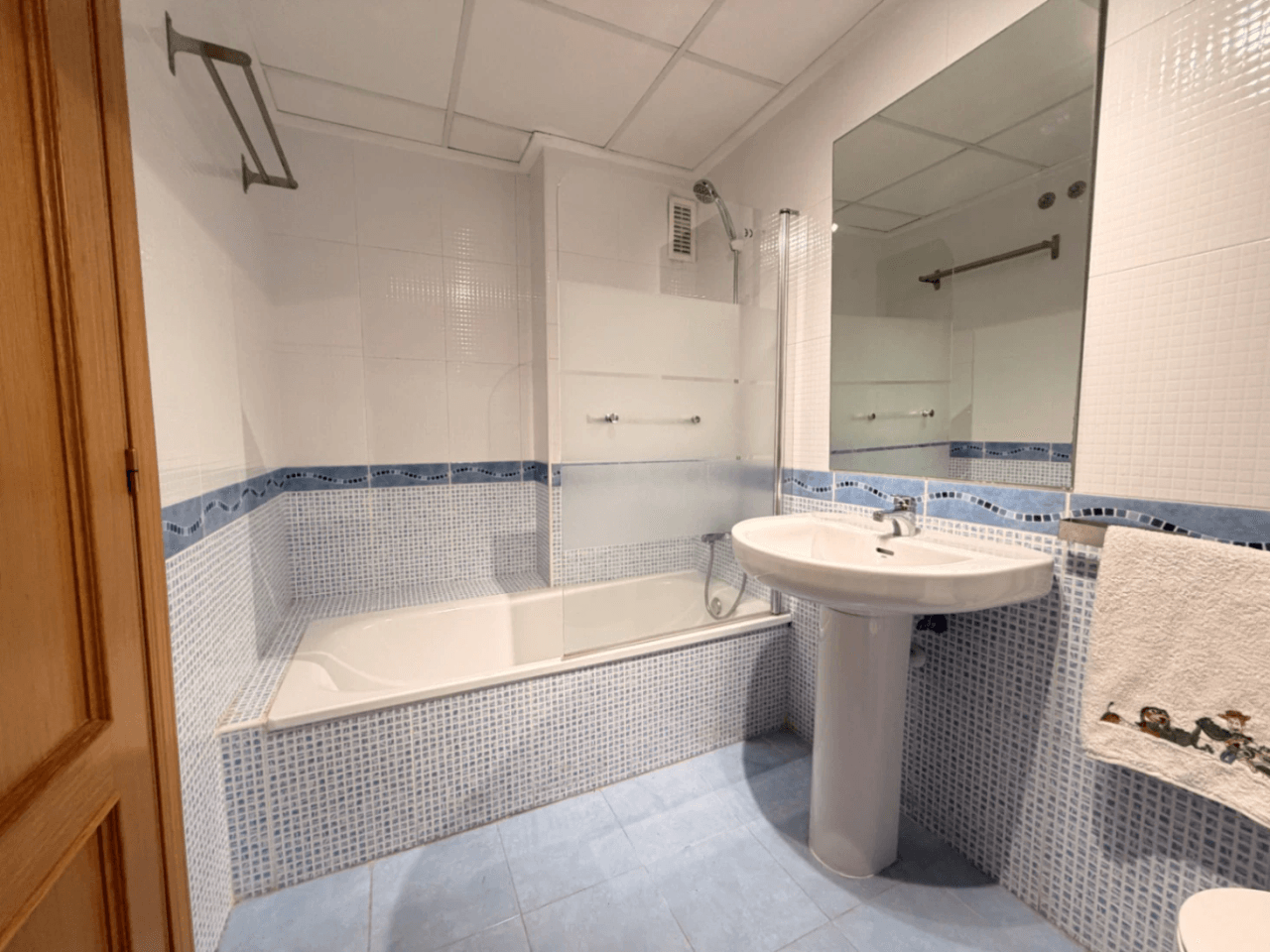 Apartamento de 3 dormitorios con piscina, garaje y trastero