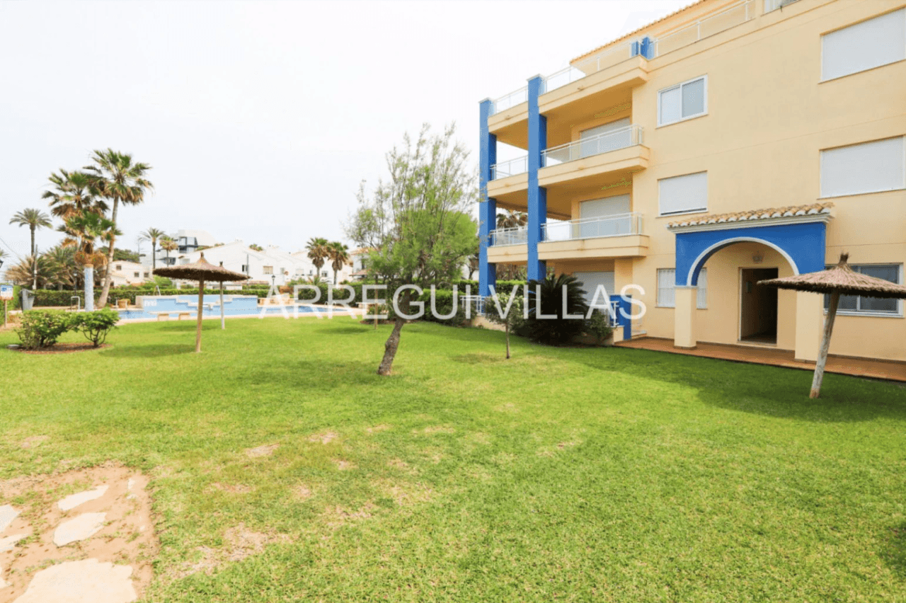 Encantador apartamento de 2 dormitorios en Dénia - Las Marinas