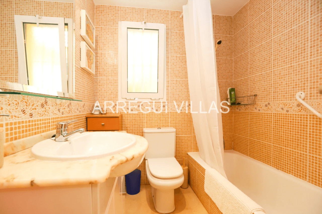 Encantador apartamento de 2 dormitorios en Dénia - Las Marinas