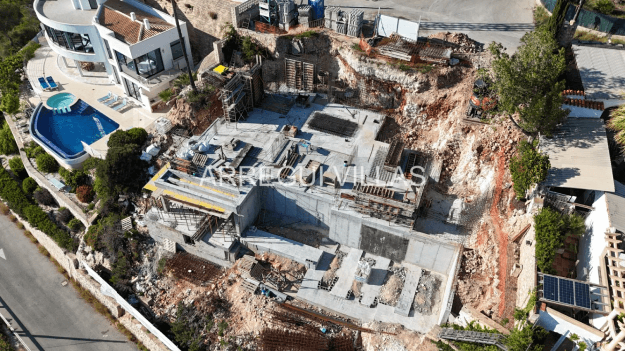 Exclusiva villa en construcción en La Granadella (Jávea), una de las zonas más cotizadas de la Costa Blanca, con espectaculares vistas al mar