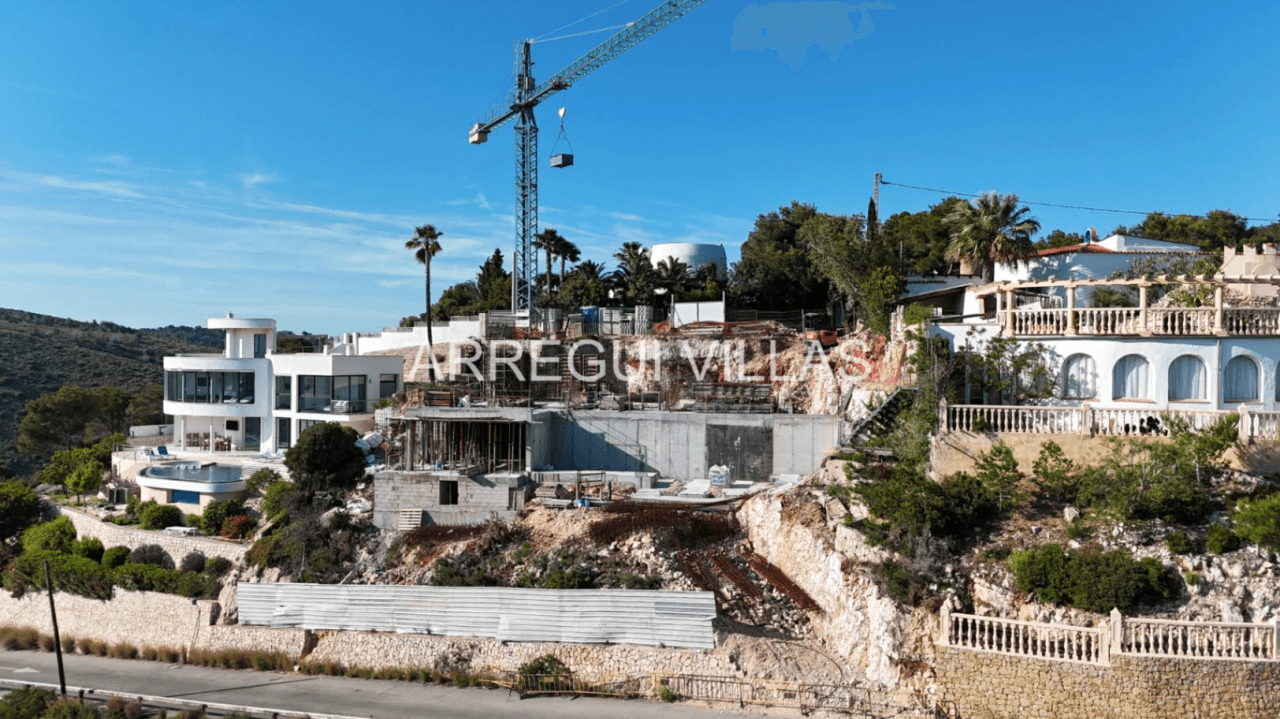 Exclusiva villa en construcción en La Granadella (Jávea), una de las zonas más cotizadas de la Costa Blanca, con espectaculares vistas al mar