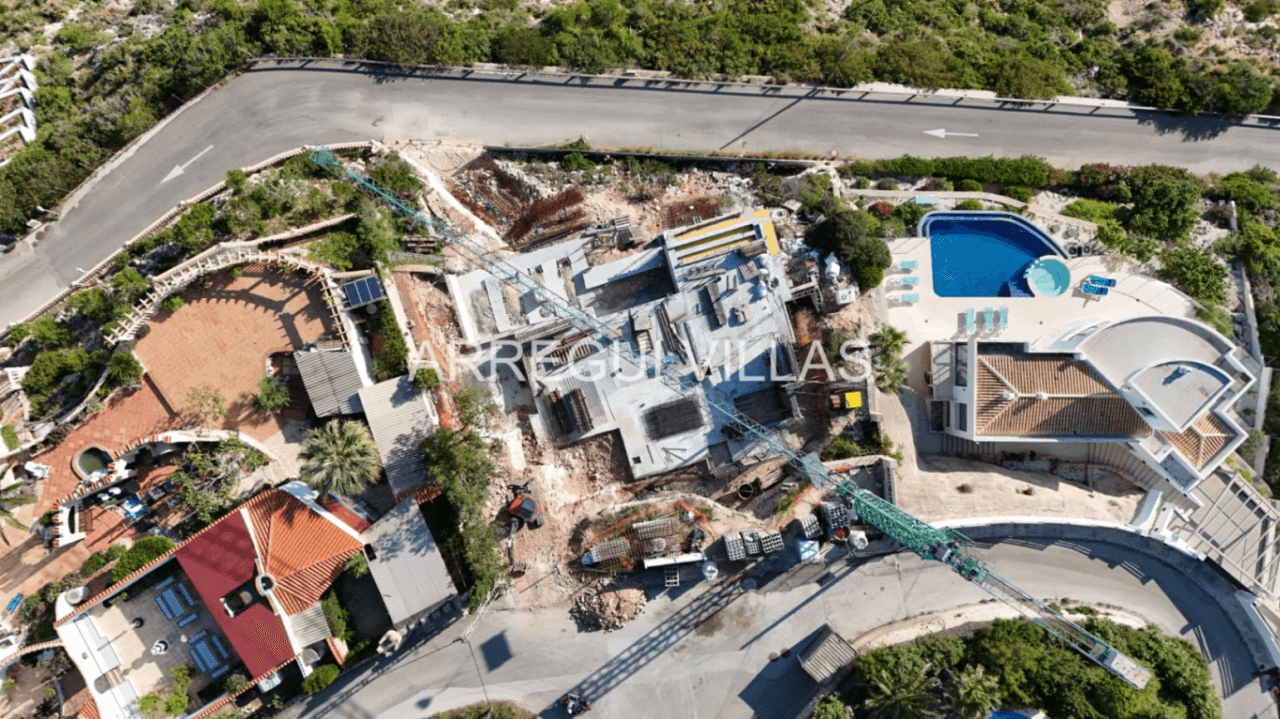 Exclusiva villa en construcción en La Granadella (Jávea), una de las zonas más cotizadas de la Costa Blanca, con espectaculares vistas al mar