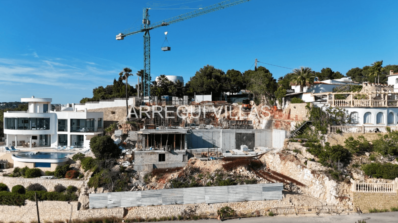 Exclusiva villa en construcción en La Granadella (Jávea), una de las zonas más cotizadas de la Costa Blanca, con espectaculares vistas al mar