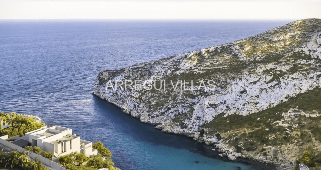 Exclusiva villa en construcción en La Granadella (Jávea), una de las zonas más cotizadas de la Costa Blanca, con espectaculares vistas al mar