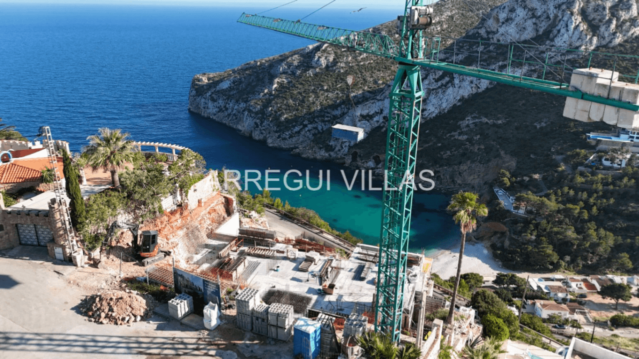 Exclusiva villa en construcción en La Granadella (Jávea), una de las zonas más cotizadas de la Costa Blanca, con espectaculares vistas al mar