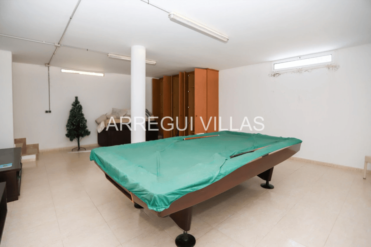Chalet en venta de 3 dormitorios con piscina en Els Poblets