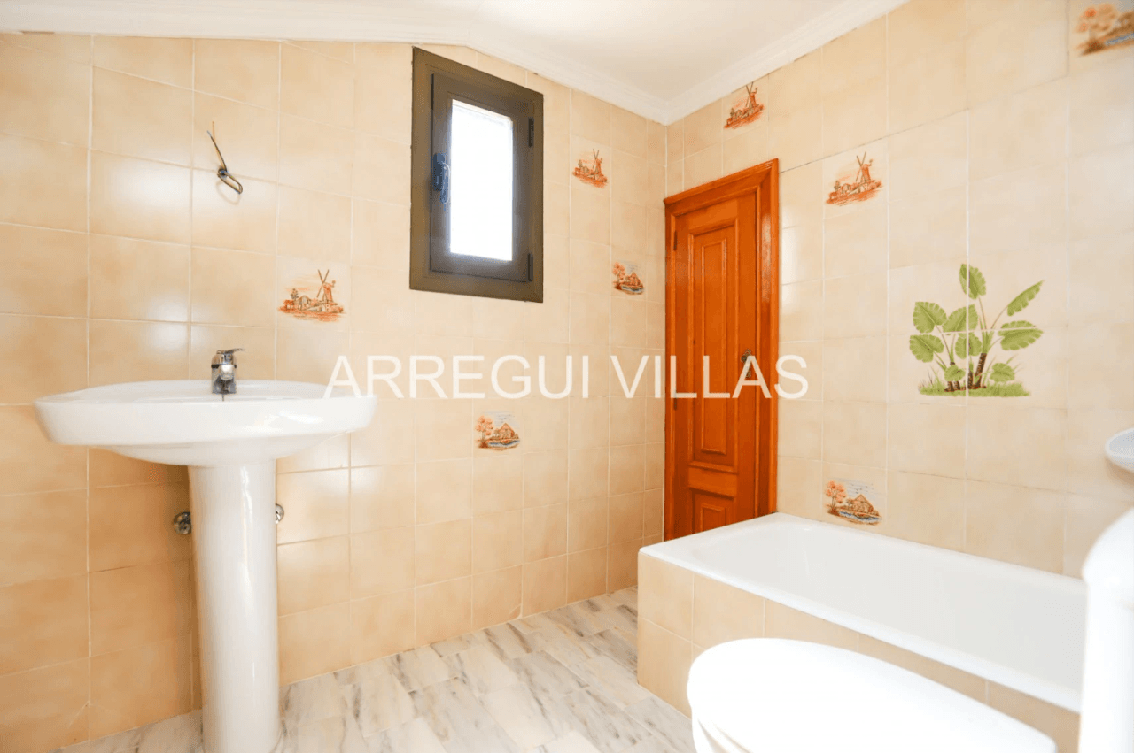 Amplio chalet en venta en Dénia