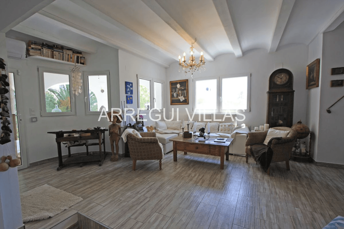 Villa con vistas abiertas en Dénia - Montgó