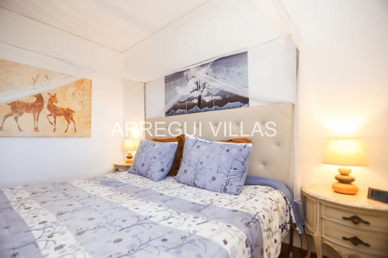 Amplia villa con vistas abiertas en Dénia