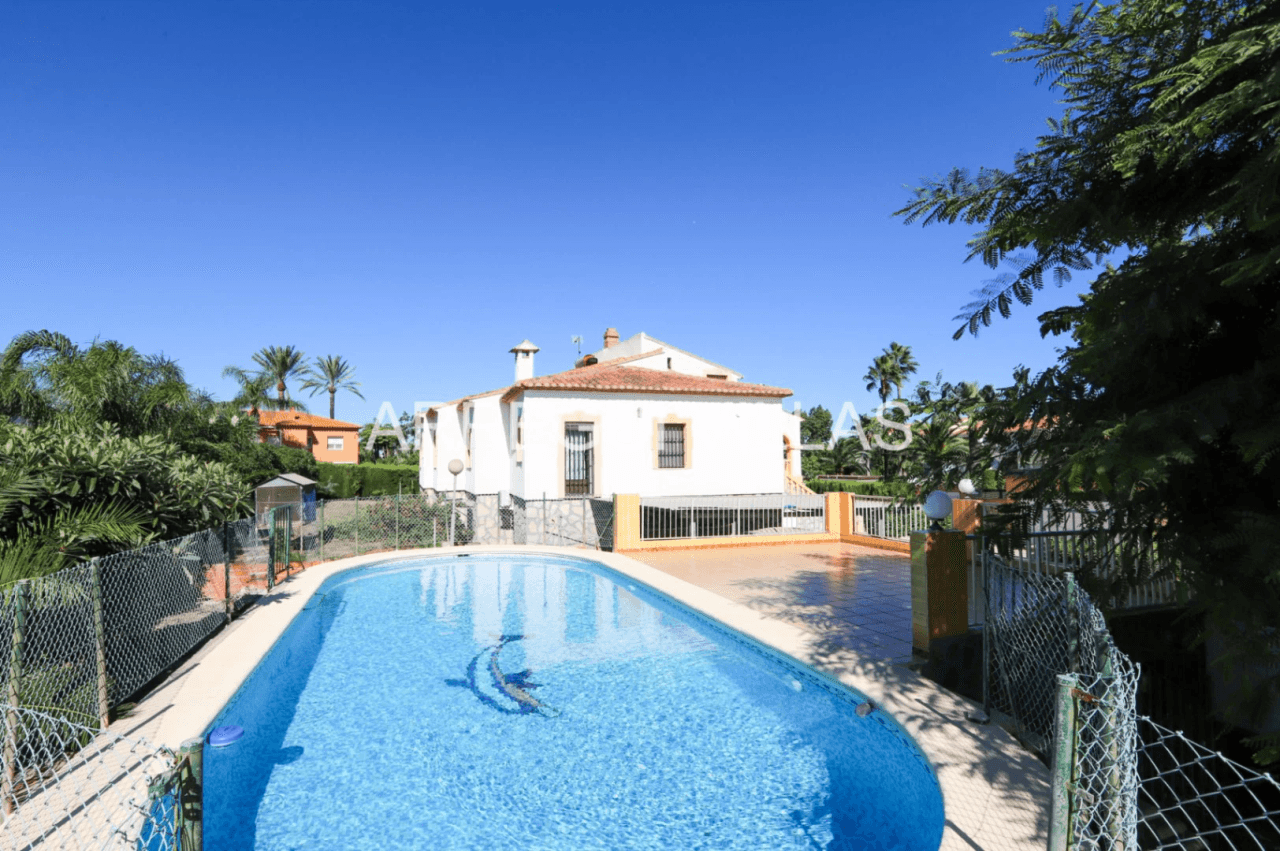 Amplio chalet en venta en Dénia