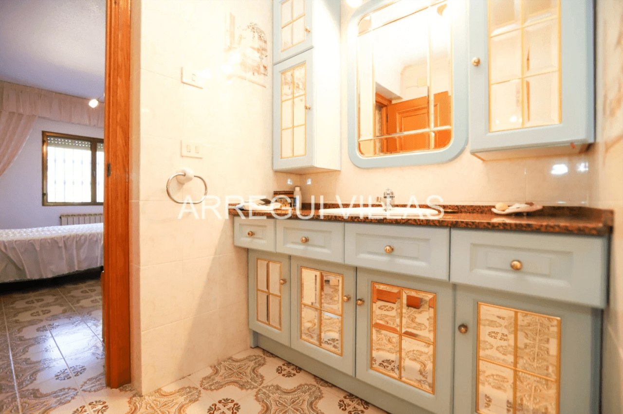 Amplio chalet en venta en Dénia