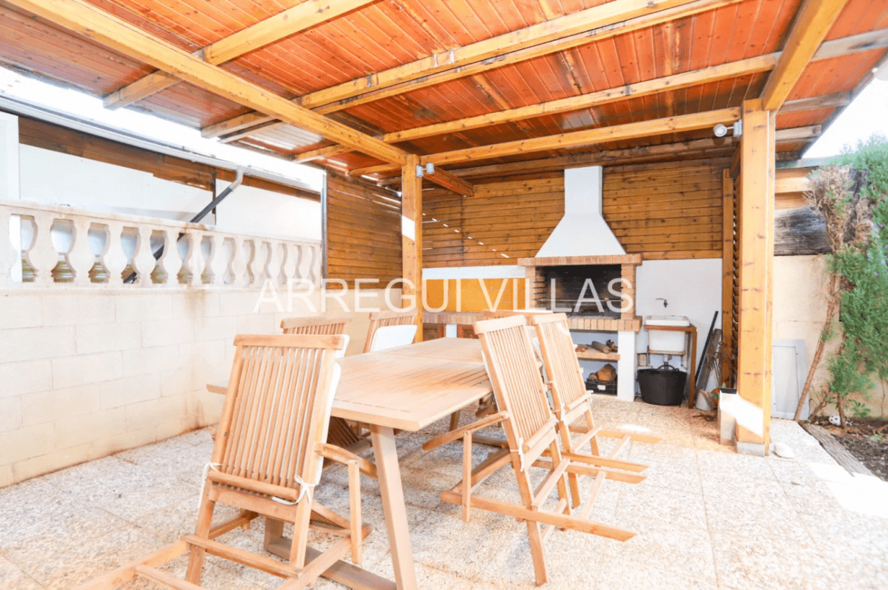 Chalet en venta de 3 dormitorios con piscina en Els Poblets