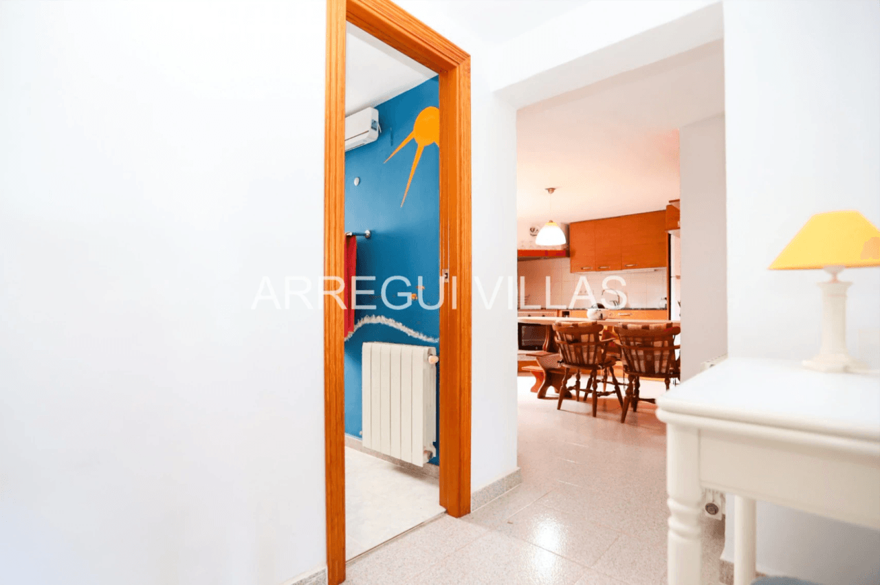 Amplia villa con vistas abiertas en Dénia