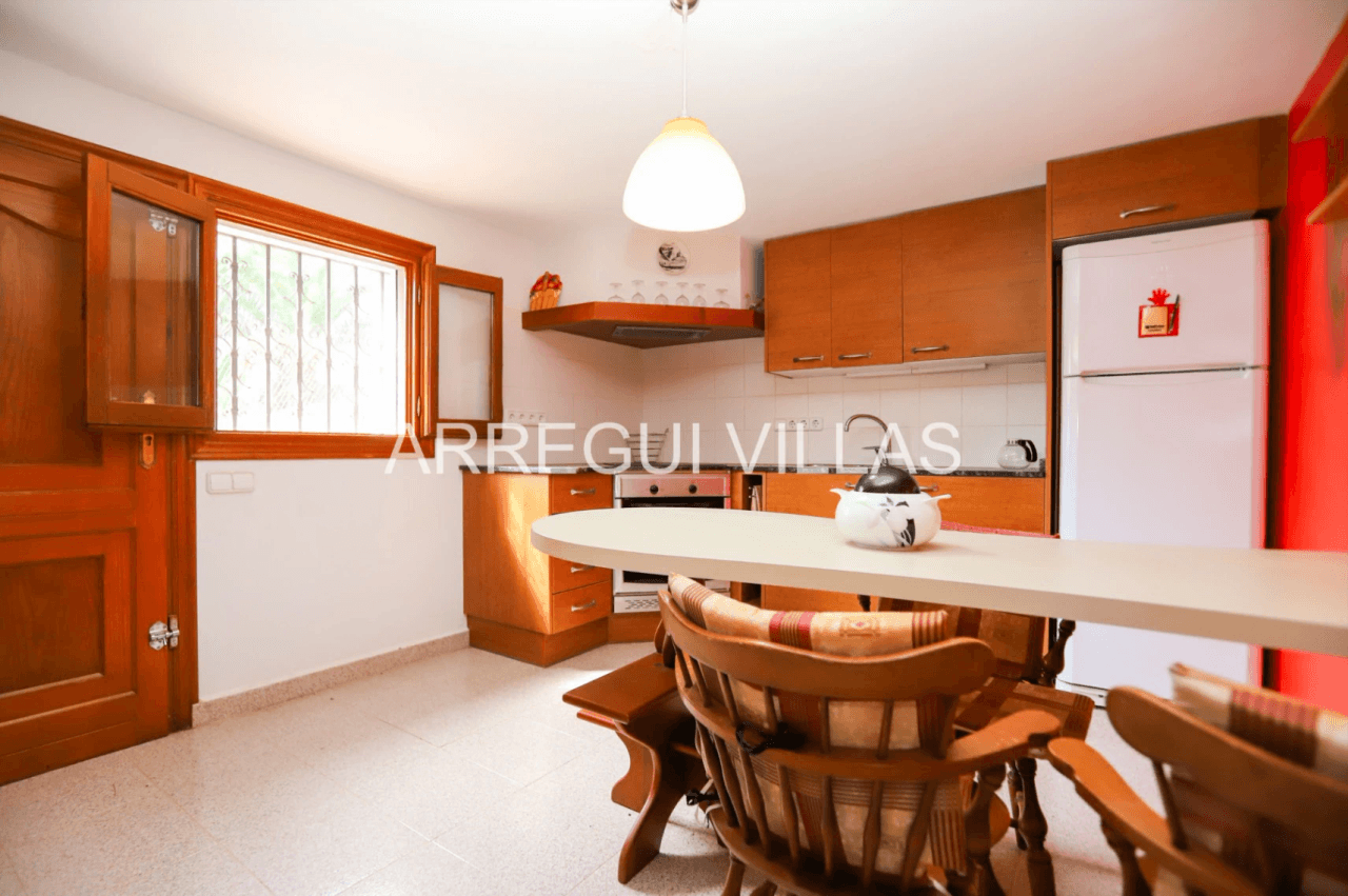 Amplia villa con vistas abiertas en Dénia
