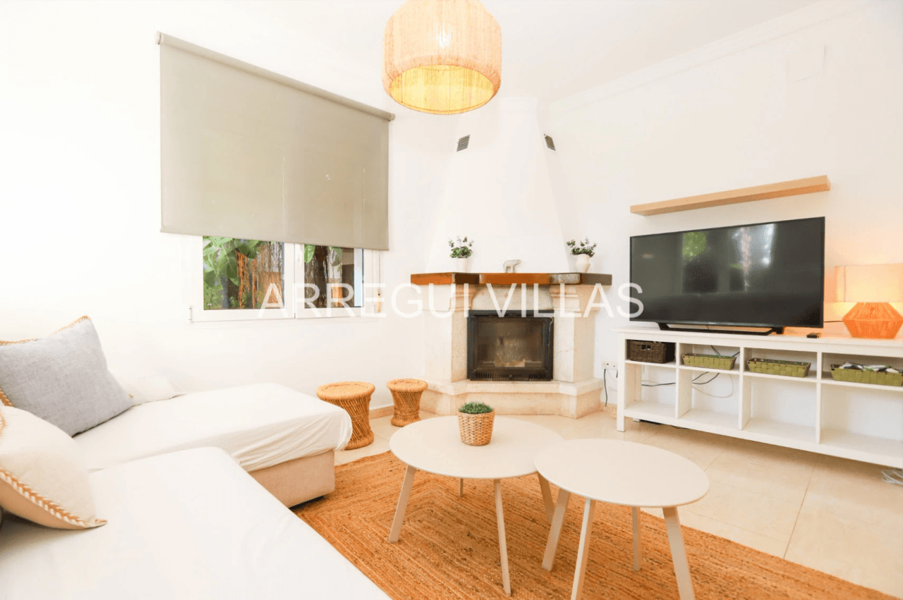 Chalet en venta de 3 dormitorios con piscina en Els Poblets