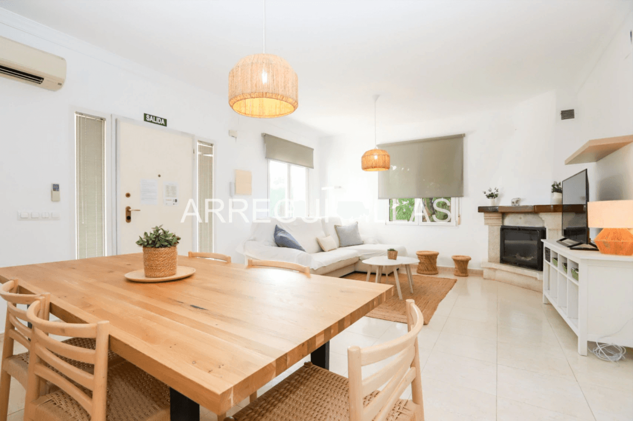 Chalet en venta de 3 dormitorios con piscina en Els Poblets