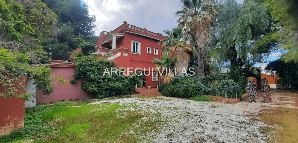 Amplia villa en venta en Las Rotas - Dénia