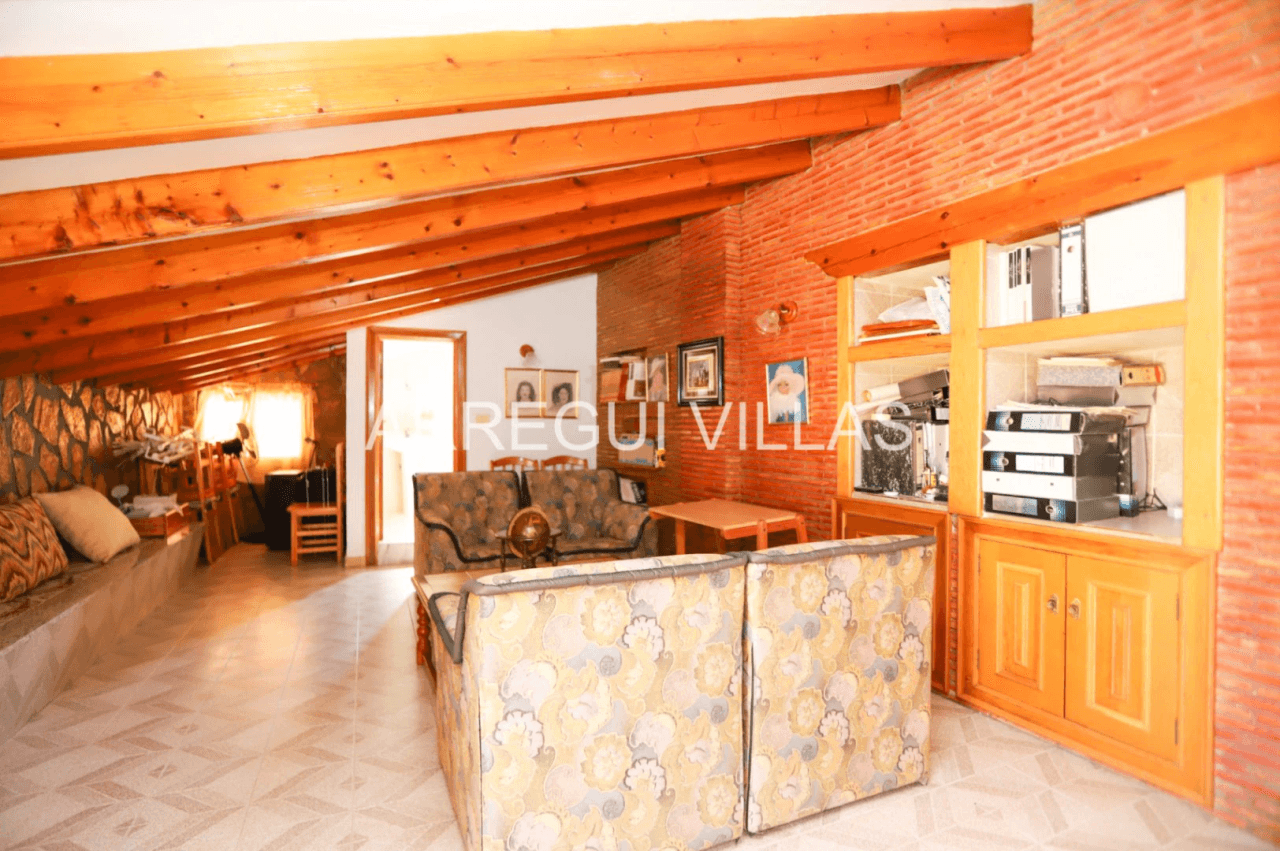 Amplio chalet en venta en Dénia