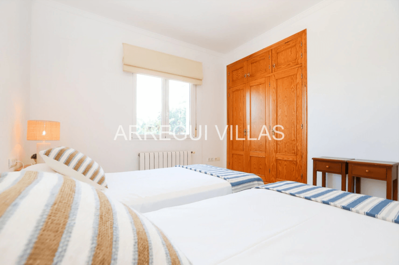 Chalet en venta de 3 dormitorios con piscina en Els Poblets