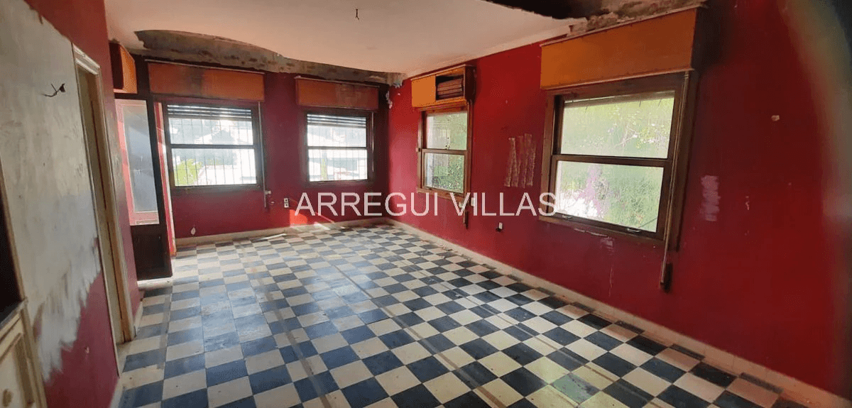 Amplia villa en venta en Las Rotas - Dénia