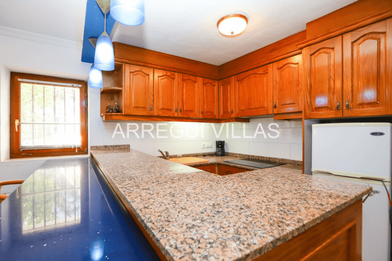 Amplia villa con vistas abiertas en Dénia
