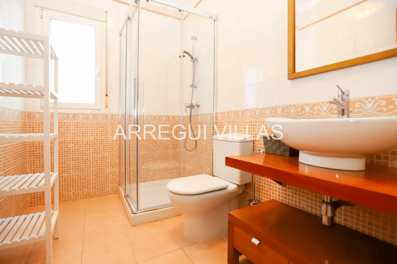 Chalet en venta de 3 dormitorios con piscina en Els Poblets