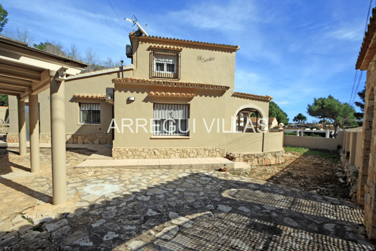 Chalet con 4 dormitorios en venta en Dénia/El Montgó