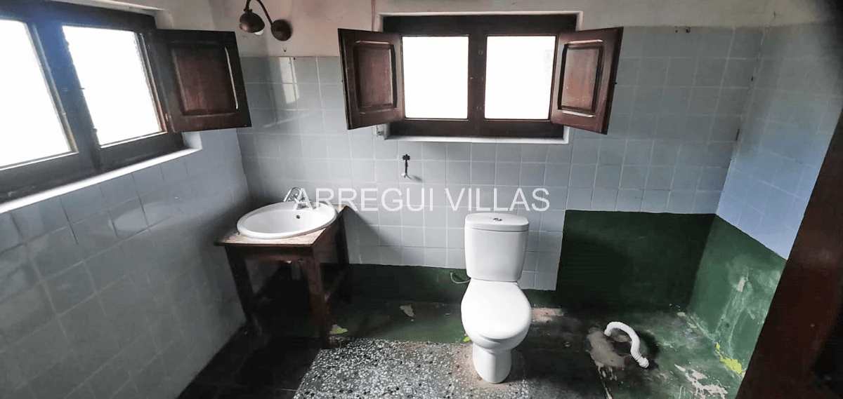 Amplia villa en venta en Las Rotas - Dénia