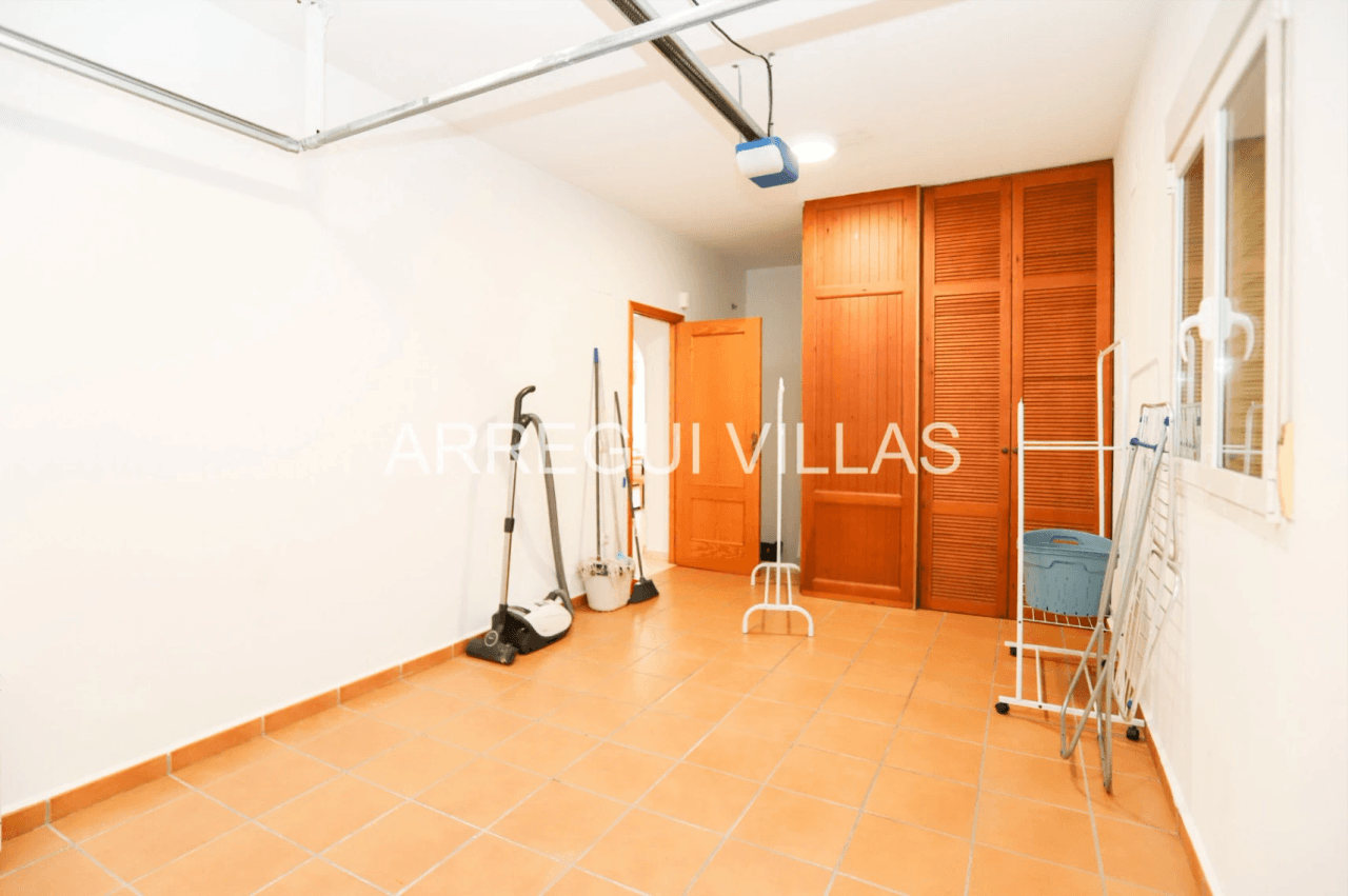 Chalet en venta de 3 dormitorios con piscina en Els Poblets