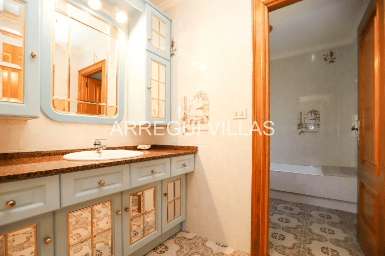 Amplio chalet en venta en Dénia