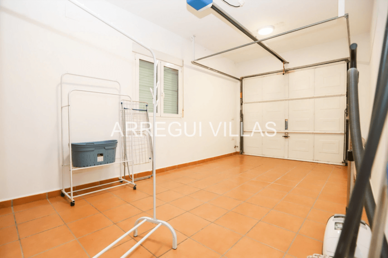 Chalet en venta de 3 dormitorios con piscina en Els Poblets