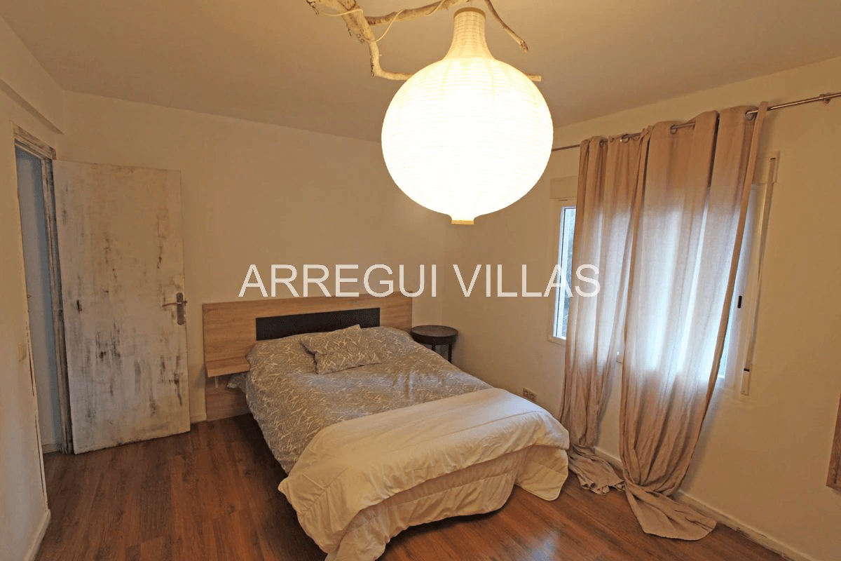 Chalet con 2 viviendas en Las Rotas, Dénia
