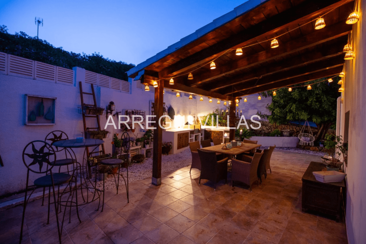Villa con vistas abiertas en Dénia - Montgó