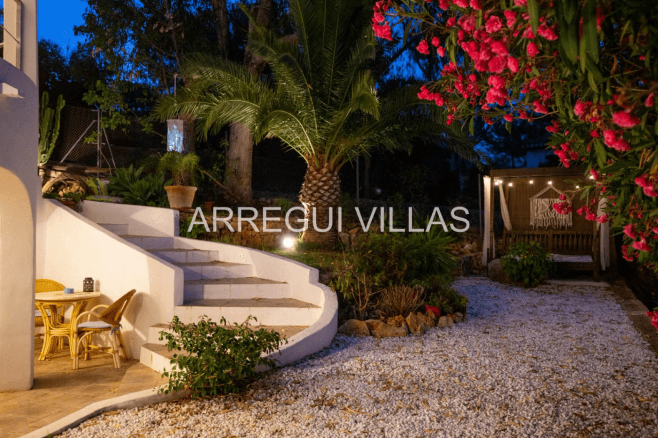 Villa con vistas abiertas en Dénia - Montgó