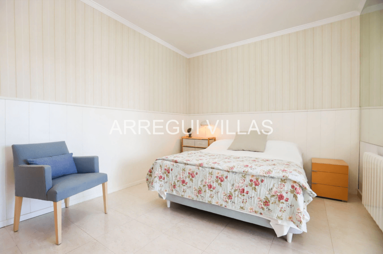 Chalet en venta de 3 dormitorios con piscina en Els Poblets