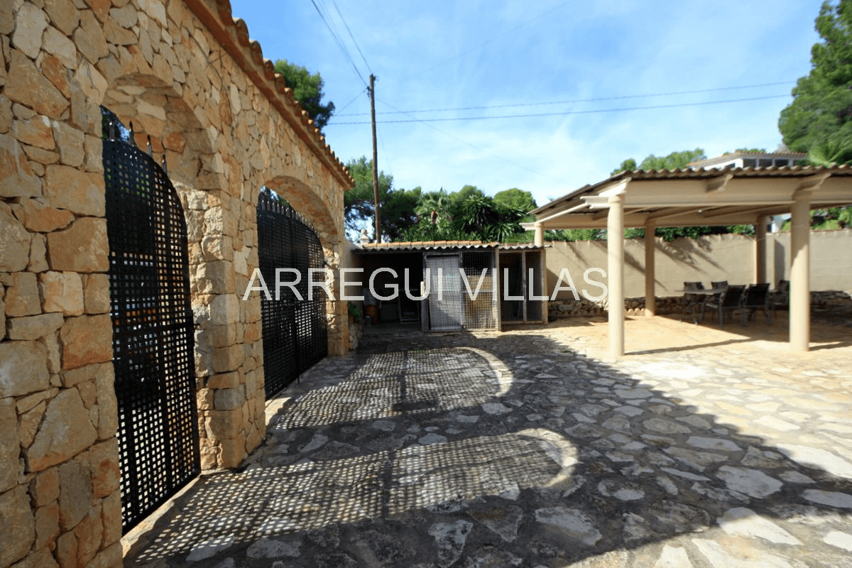 Chalet con 4 dormitorios en venta en Dénia/El Montgó