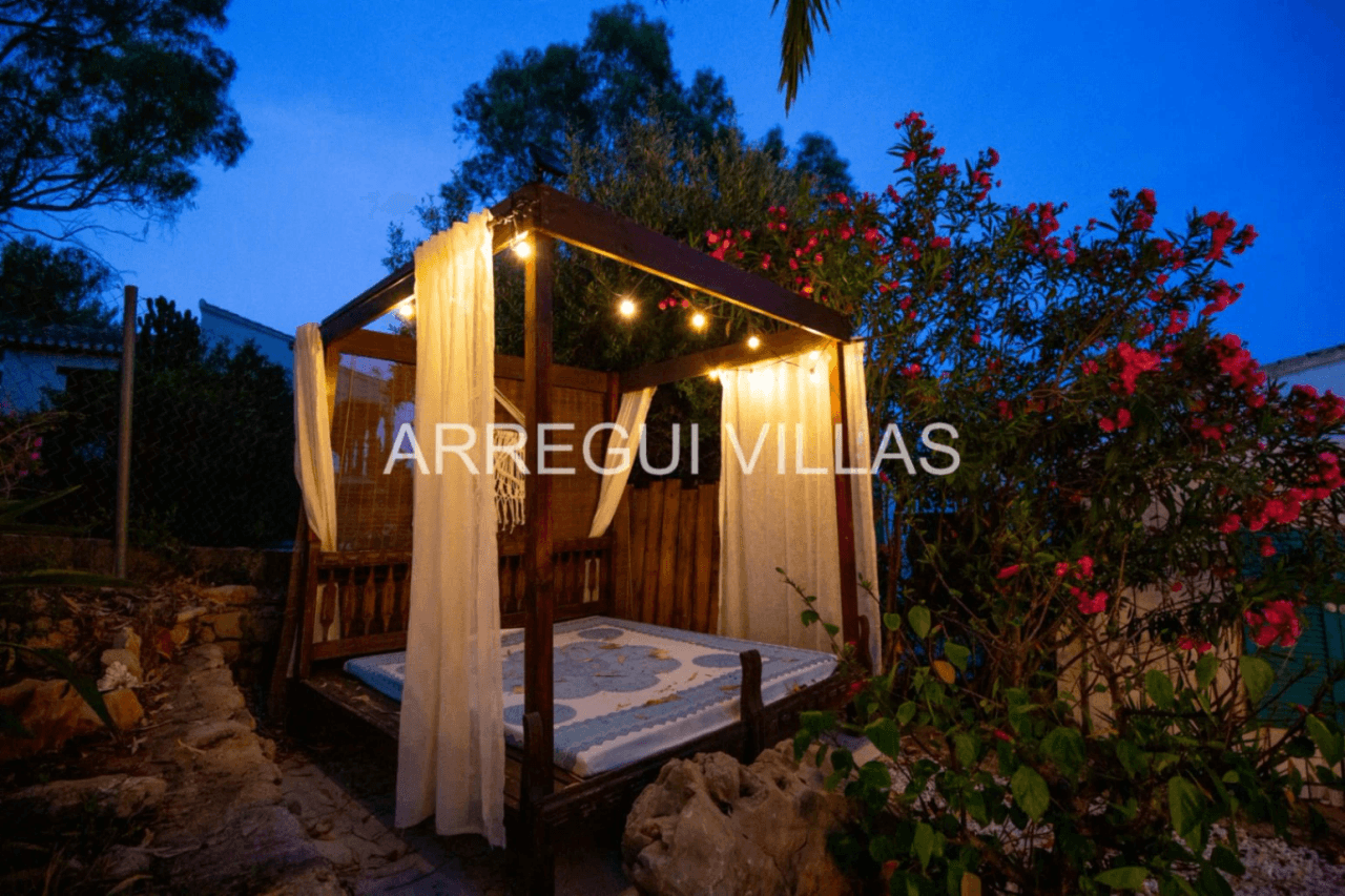 Villa con vistas abiertas en Dénia - Montgó