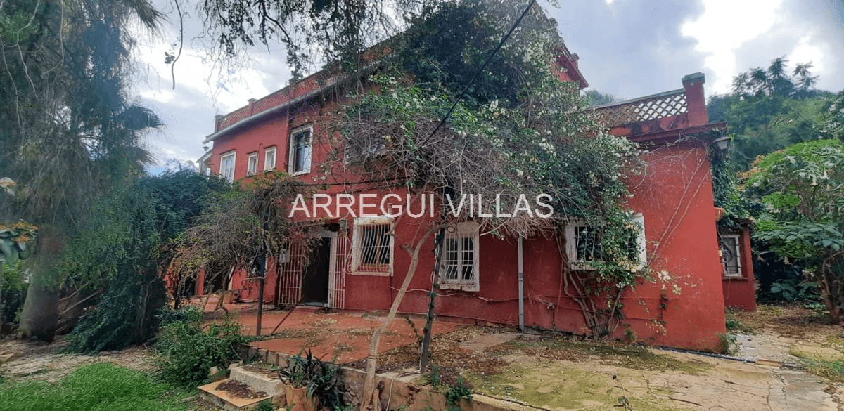Amplia villa en venta en Las Rotas - Dénia